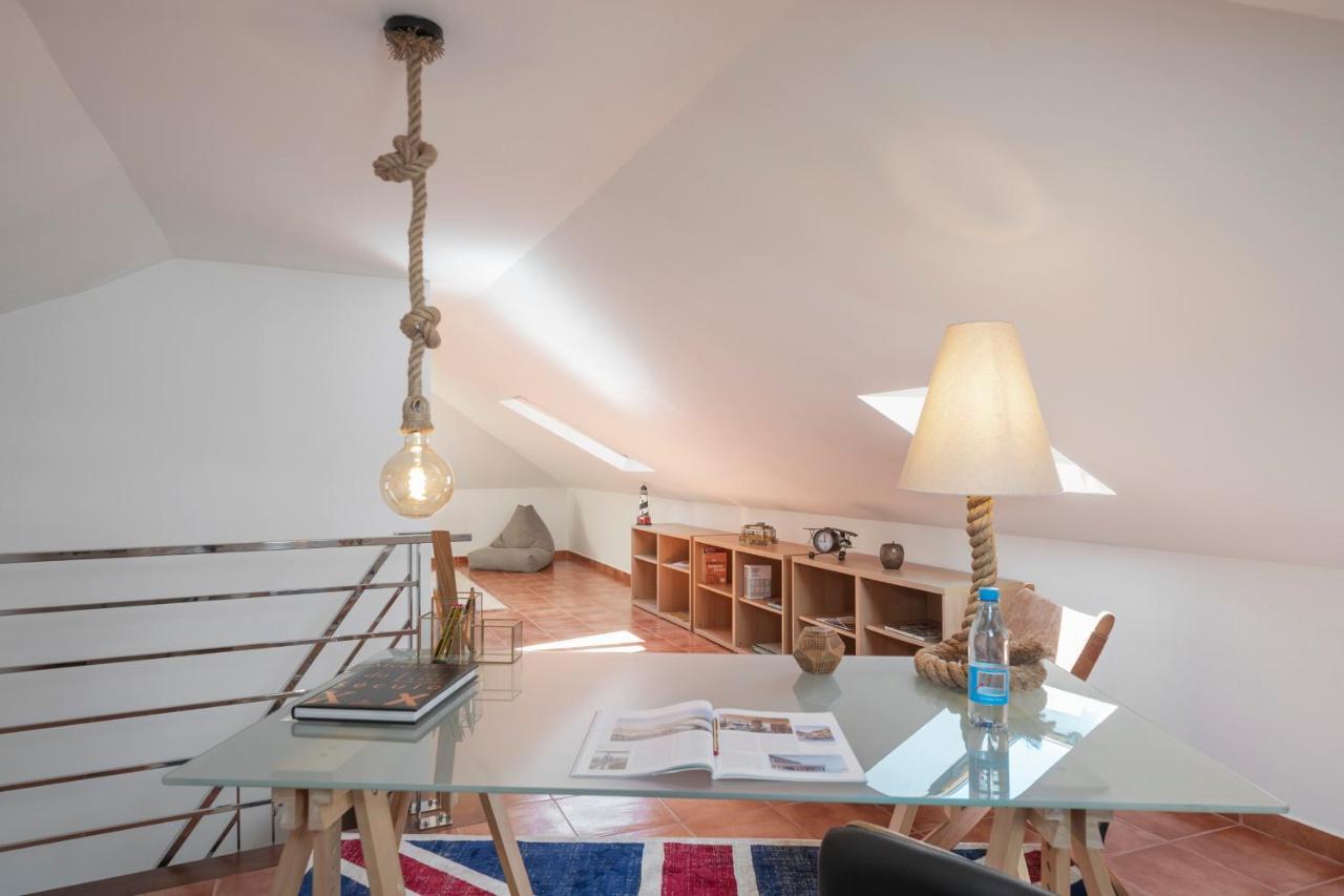Casa Do Castelo By An Island *